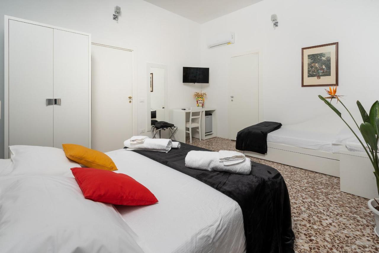 Regina Margherita - Bed And Breakfast & Rooftop Lounge Bar Syracuse Extérieur photo