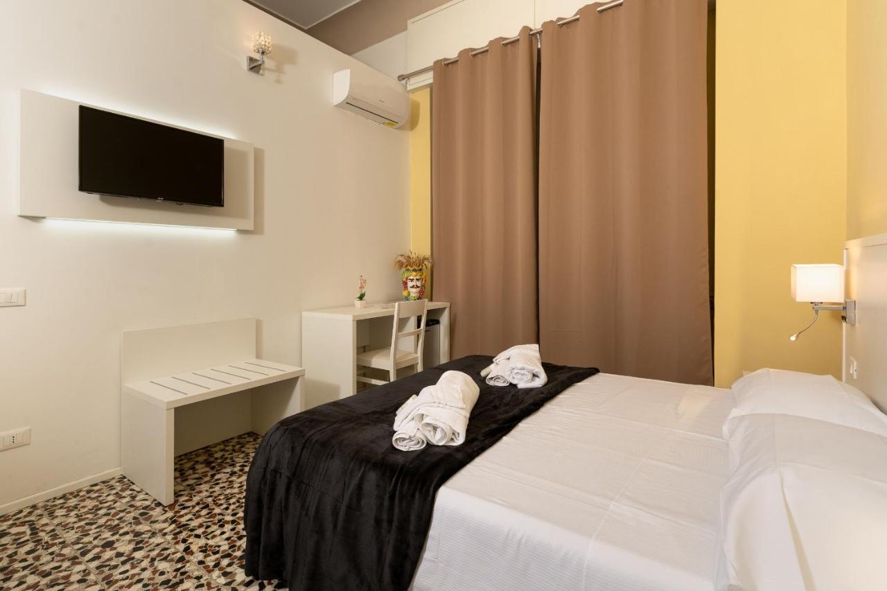 Regina Margherita - Bed And Breakfast & Rooftop Lounge Bar Syracuse Extérieur photo