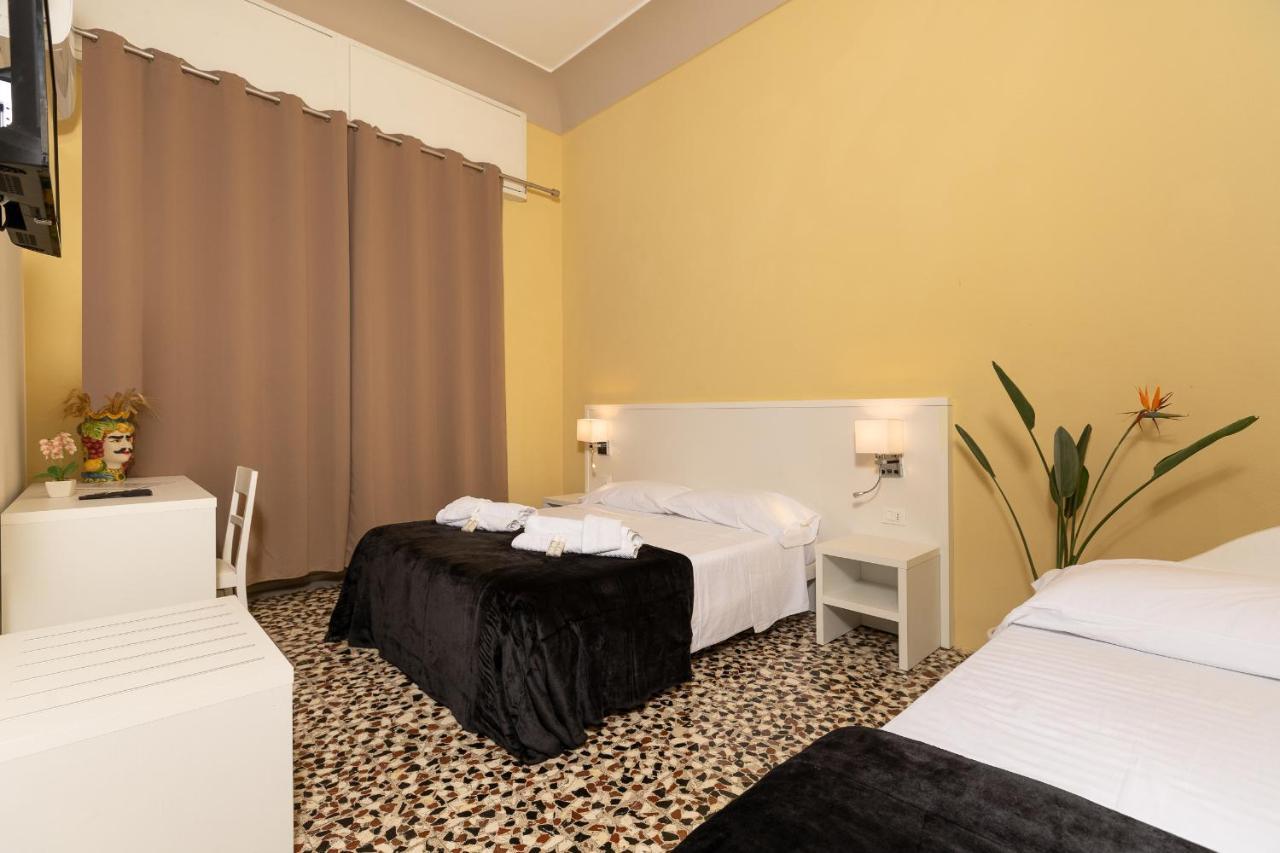 Regina Margherita - Bed And Breakfast & Rooftop Lounge Bar Syracuse Extérieur photo