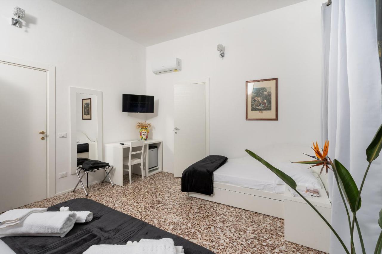 Regina Margherita - Bed And Breakfast & Rooftop Lounge Bar Syracuse Extérieur photo