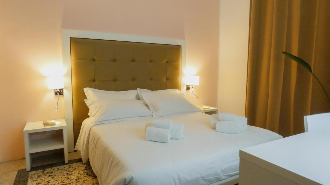 Regina Margherita - Bed And Breakfast & Rooftop Lounge Bar Syracuse Extérieur photo